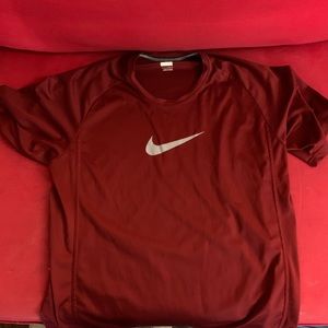 Nike fit maroon tee shirt